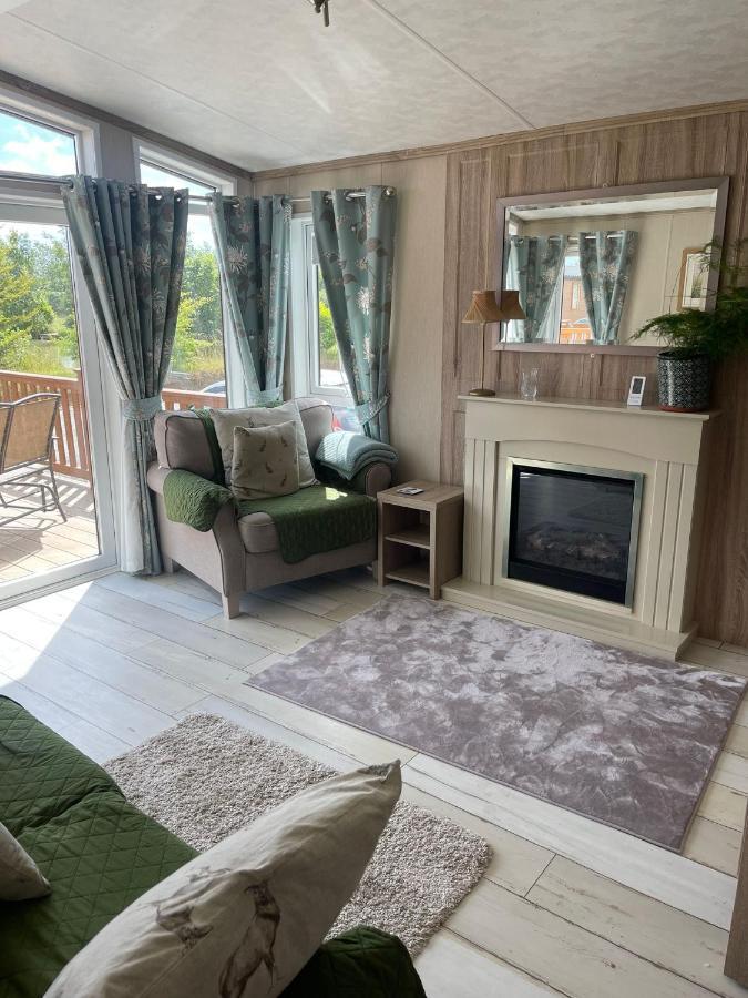 Fern Lodge With Hot Tub Stonham Aspall エクステリア 写真